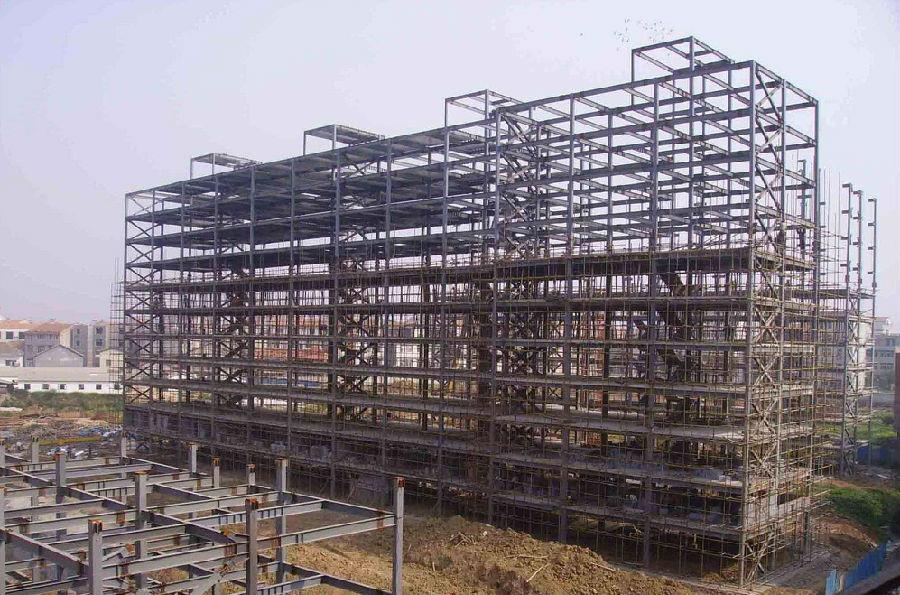 侯马高层钢结构的支撑布置与构造应该符合哪些要求